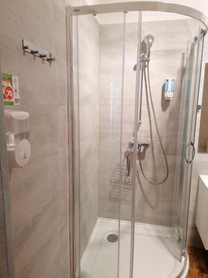 Hostel Tulip - Pokoj 5 Ze Wspolna Lazienka I Kuchnia Szczecin Luaran gambar