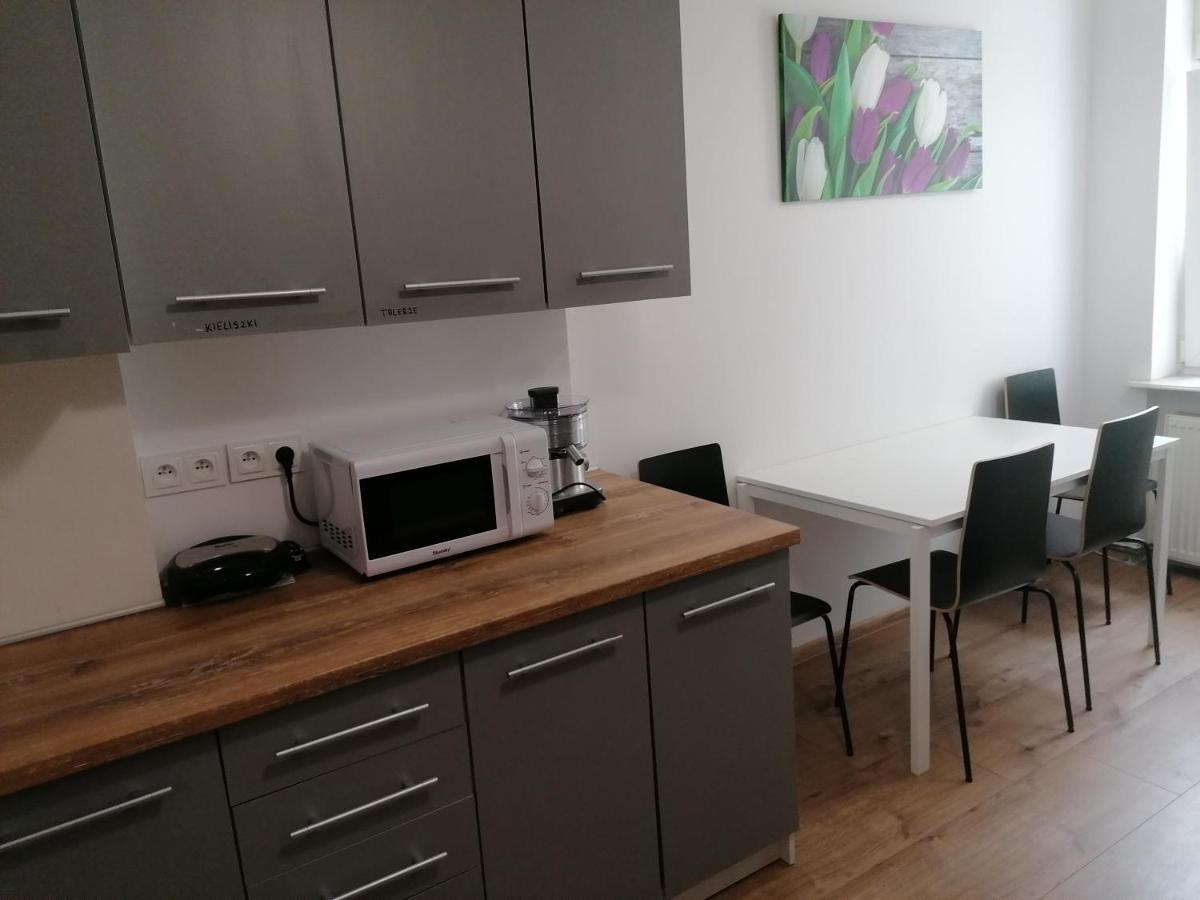 Hostel Tulip - Pokoj 5 Ze Wspolna Lazienka I Kuchnia Szczecin Luaran gambar