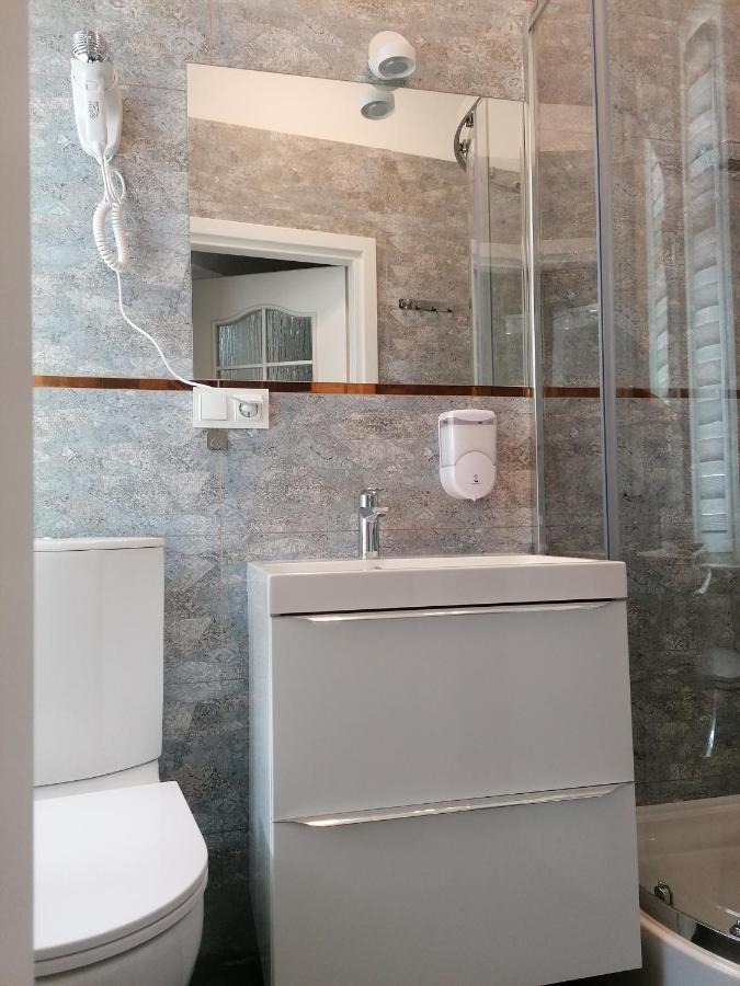 Hostel Tulip - Pokoj 5 Ze Wspolna Lazienka I Kuchnia Szczecin Luaran gambar