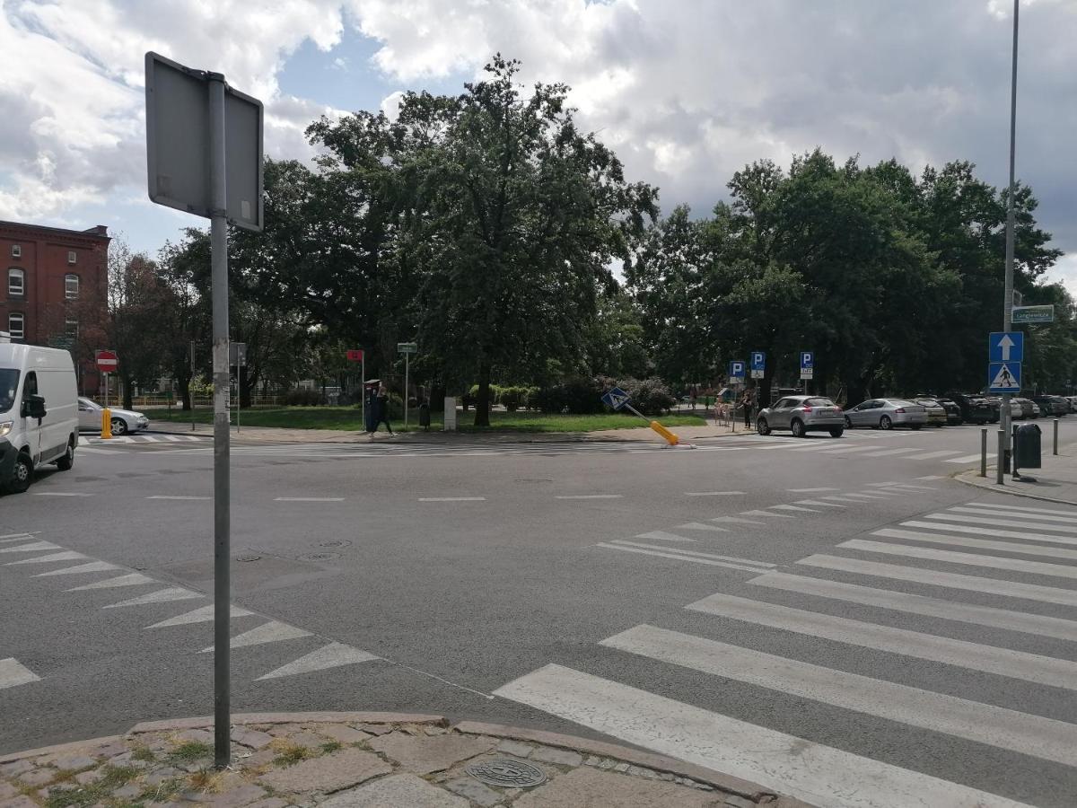 Hostel Tulip - Pokoj 5 Ze Wspolna Lazienka I Kuchnia Szczecin Luaran gambar