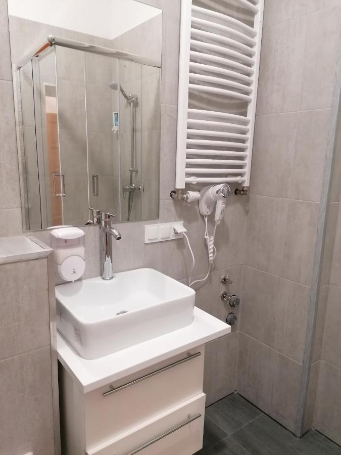 Hostel Tulip - Pokoj 5 Ze Wspolna Lazienka I Kuchnia Szczecin Luaran gambar