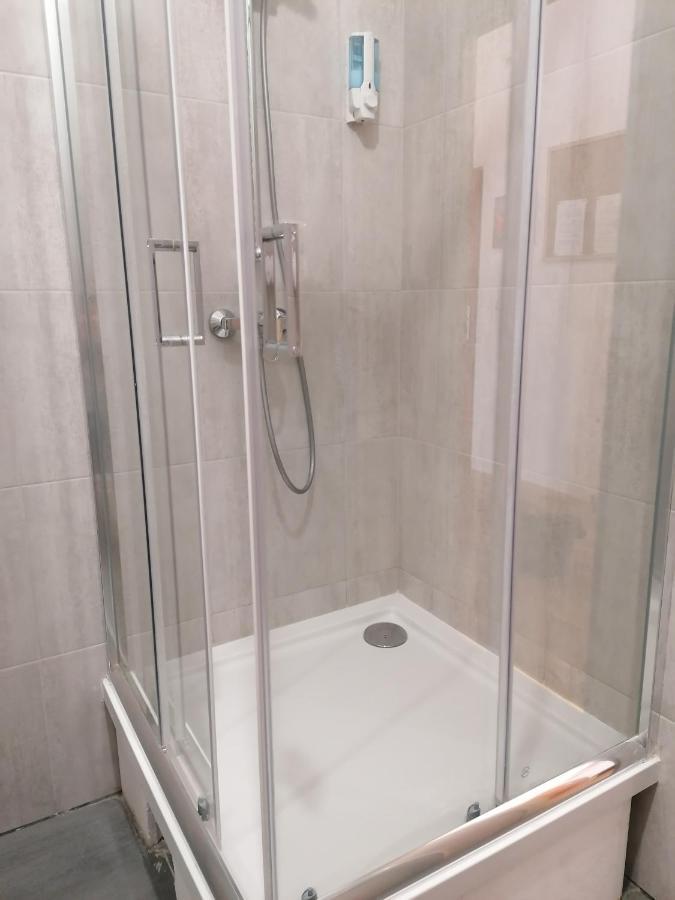 Hostel Tulip - Pokoj 5 Ze Wspolna Lazienka I Kuchnia Szczecin Luaran gambar